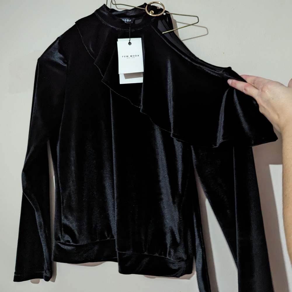 3 for $30 Few Moda New York Black Velour One Cold Shoulder Top NEW!